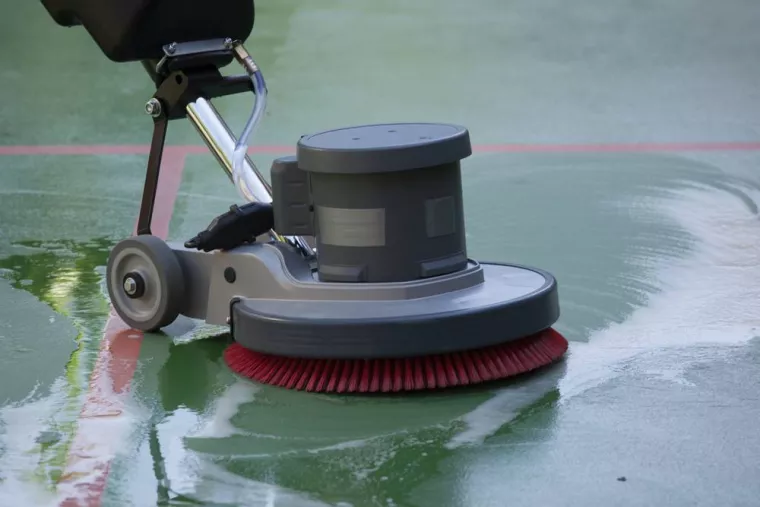Remettre en état une salle des fêtes après un événement très salissant, Rennes, Expert Clean Concept